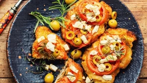 Zapomnij o klasycznych schabowych. Zrób kotlety po grecku