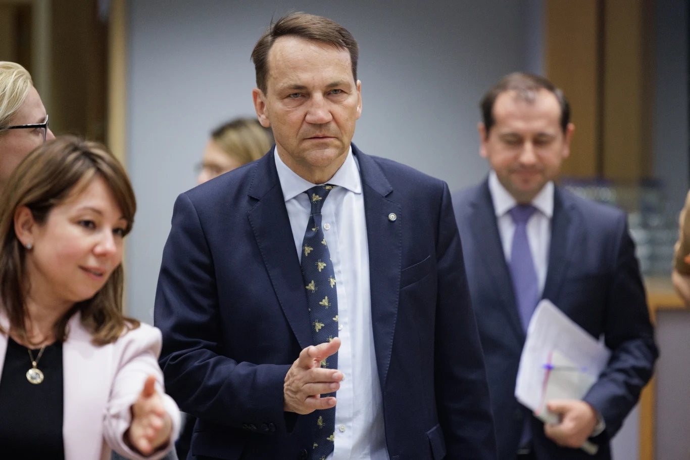 Szef MSZ Radosław Sikorski w Brukseli na spotkaniu ministrów dyplomacji Szef MSZ Radosław Sikorski w Brukseli na spotkaniu ministrów dyplomacji
