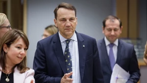 "Niedopuszczalne". Sikorski odpowiada Rosji po dewastacji pomnika