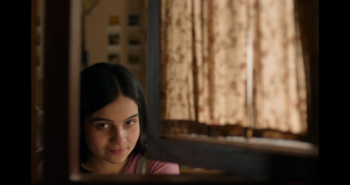 Preeti Panigrahi jako Mira w filmie "Girls Will Be Girls" Preeti Panigrahi jako Mira w filmie "Girls Will Be Girls"