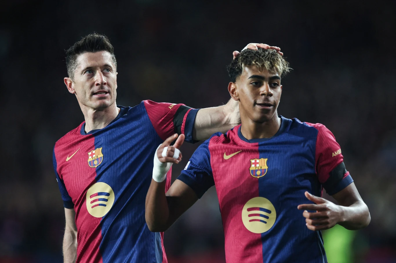 Robert Lewandowski i Lamine Yamal