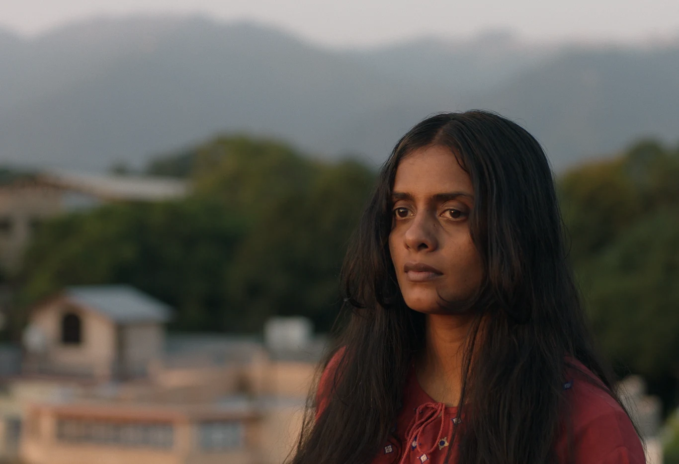 Kani Kusruti jako Anila w filmie "Girls Will Be Girls" Kani Kusruti jako Anila w filmie "Girls Will Be Girls"