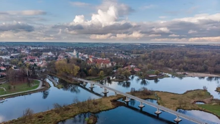 Pułtusk z lotu ptaka robi wrażenie. Czy widziałeś już polską Wenecję?