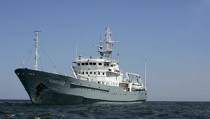 Podejrzane manewry statku floty cieni w pobliżu Polski. "Badamy dno"
