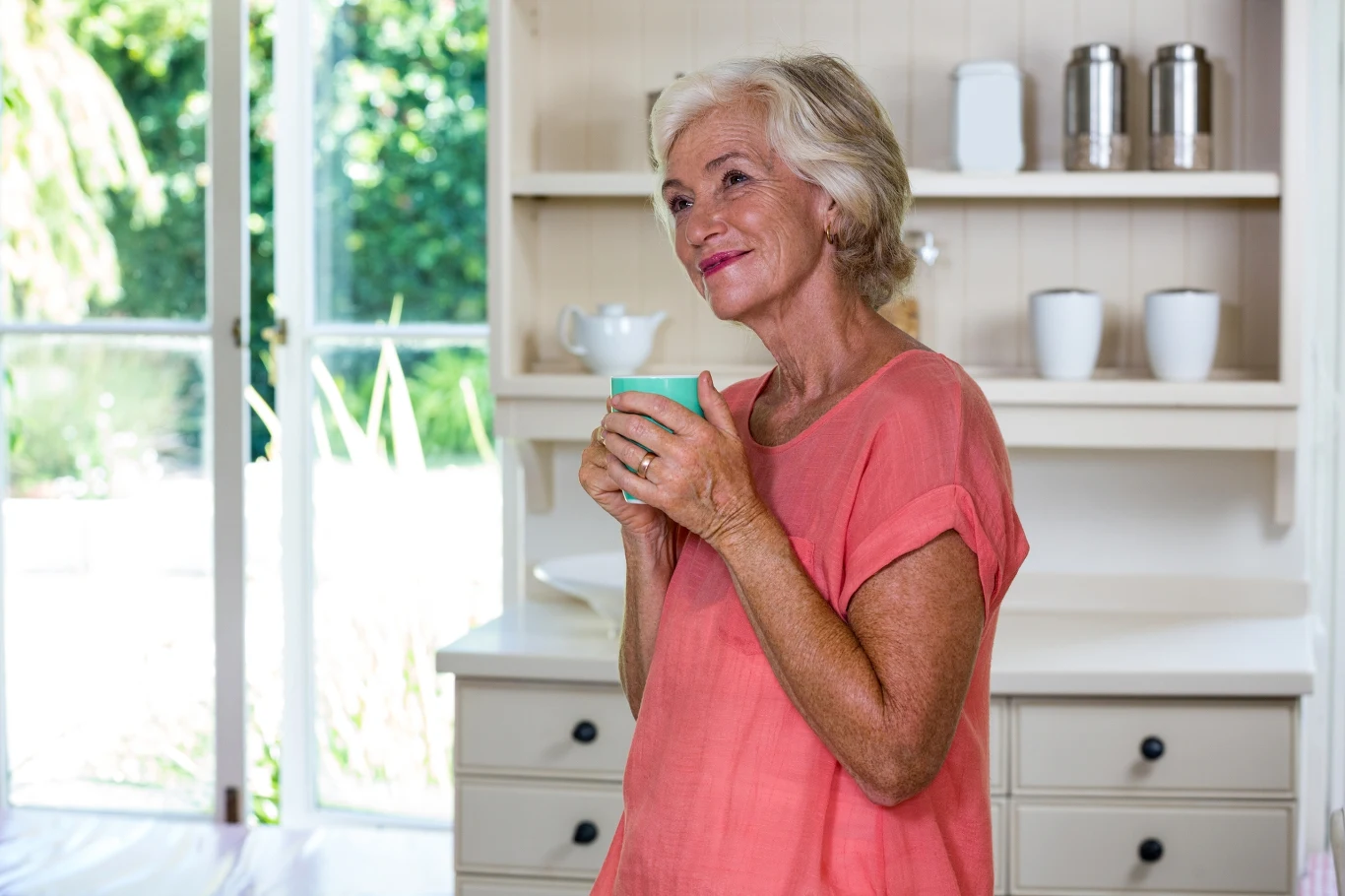 Sok z żurawiny polecany jest dla seniorów. Jakie posiada właściwości?