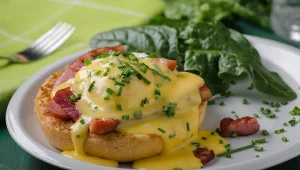 Jajko w koszulce na podpieczonej bułce smakuje doskonale 