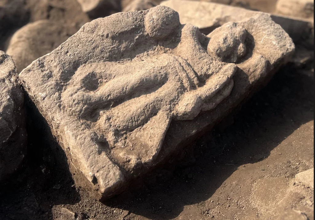 Archeologiczna perełka. Rzymska bogini Wiktoria odkryta przez małżeństwo archeologów-amatorów Archeologiczna perełka. Rzymska bogini Wiktoria odkryta przez małżeństwo archeologów-amatorów