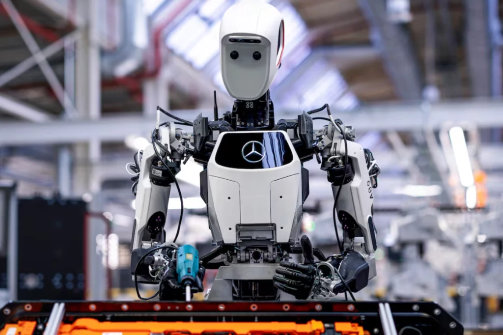 Mercedes testuje technologię przyszłości i dąży do stworzenia tzw. ciemnych fabryk. Mercedes testuje technologię przyszłości i dąży do stworzenia tzw. ciemnych fabryk.