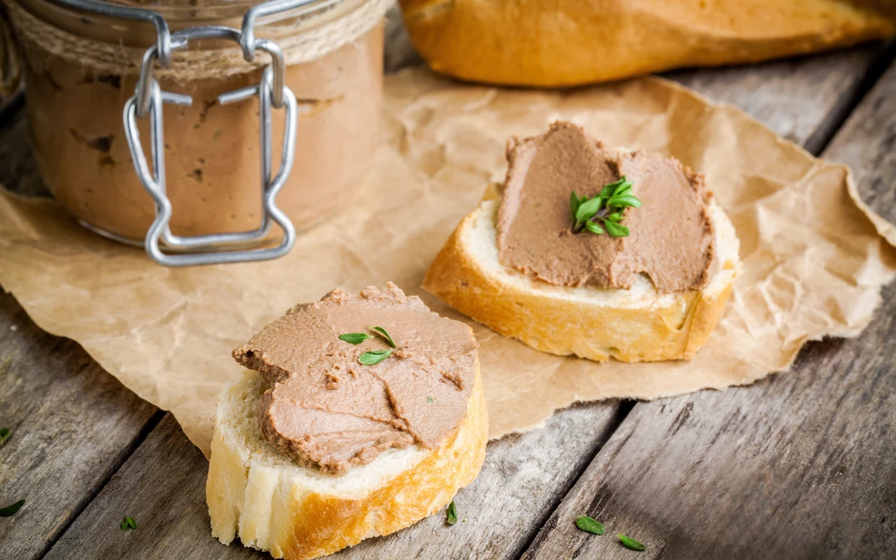 Pasta kanapkowa z resztek z rosołu