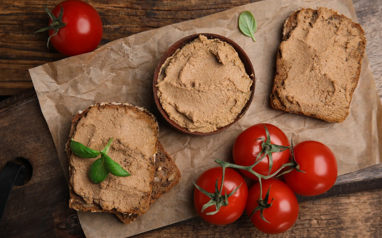 Pasta kanapkowa z mięsa z rosołu