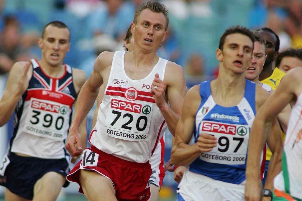 Mirosław Formela (nr 720) zmarł w wieku 46 lat. Był piąty w halowych mistrzostwach świata w 2004 roku w biegu na 1500 metrów Mirosław Formela (nr 720) zmarł w wieku 46 lat. Był piąty w halowych mistrzostwach świata w 2004 roku w biegu na 1500 metrów