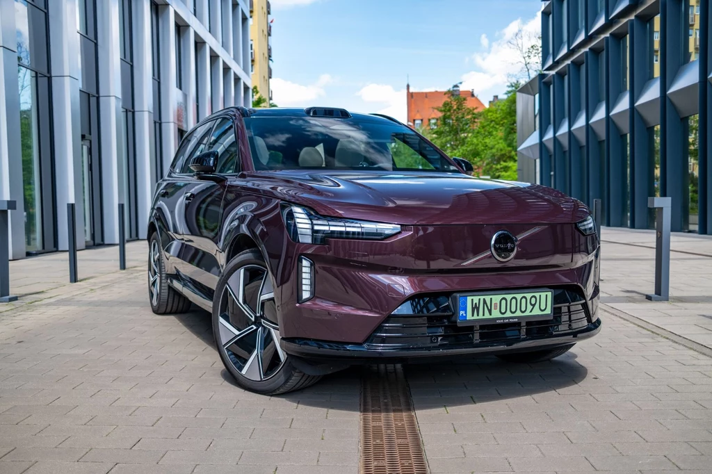 Volvo EX90 z nadwoziem mierzącym ponad 5 m długości to obecnie największy model producenta w ofercie; standardem jest tu 7 foteli Volvo EX90 z nadwoziem mierzącym ponad 5 m długości to obecnie największy model producenta w ofercie; standardem jest tu 7 foteli
