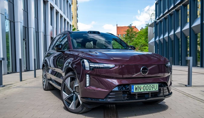 Volvo EX90 z nadwoziem mierzącym ponad 5 m długości to obecnie największy model producenta w ofercie; standardem jest tu 7 foteli