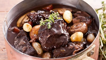 Wołowina po burgundzku to danie, które rozpływa się w ustach 