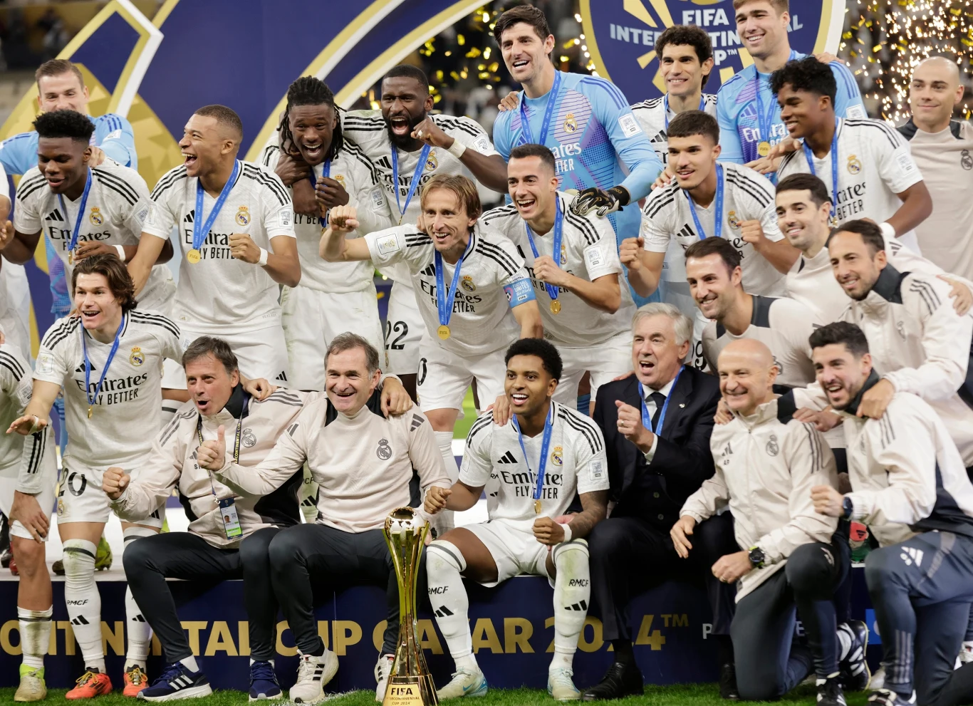 Luka Modrić wśród innych graczy Realu Madryt Luka Modrić wśród innych graczy Realu Madryt