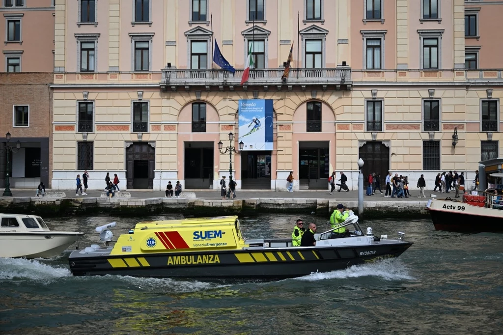 Wypadek na Canal Grande w Wenecji. Turyści wpadli do wody w czasie robienia selfie. Zdj. ilustracyjne Wypadek na Canal Grande w Wenecji. Turyści wpadli do wody w czasie robienia selfie. Zdj. ilustracyjne