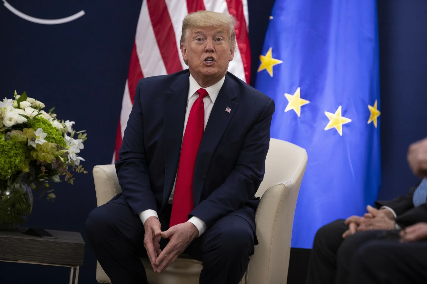 Trump zapowiada złagodzenie ceł. Decyzja ma zapaść w najbliższych tygodniach Donald Trump ma naciskać przez swoich negocjatorów na Europę, by jednostronnie obniżyła cła na import z USA
