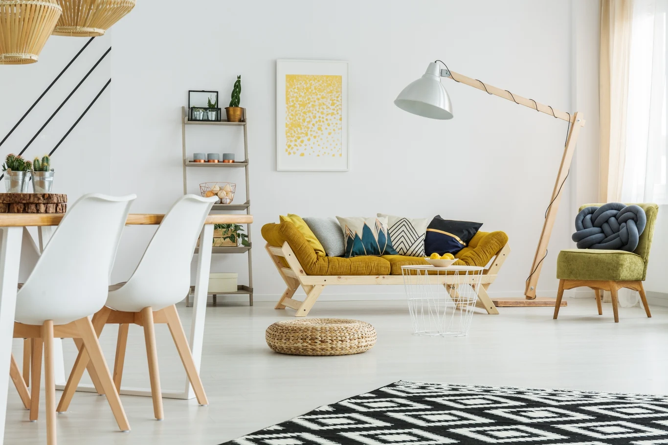 Posadzka żywiczna w salonie może być dobrą alternatywą dla paneli 