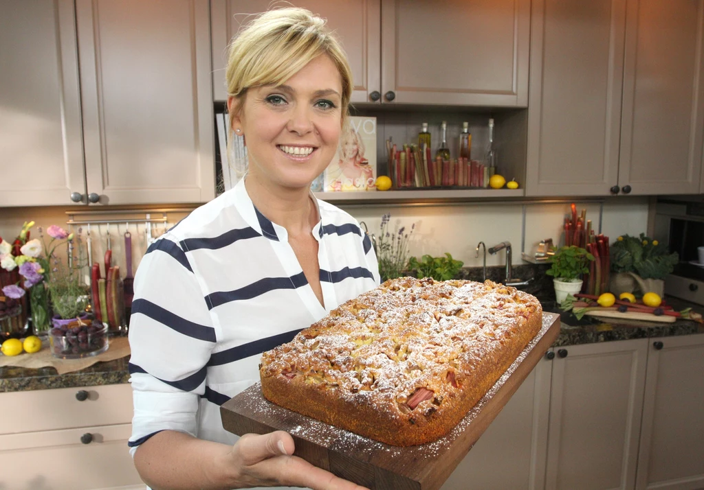 Ewa Wachowicz poleca przepisy na ciasta z rabarbarem Ewa Wachowicz poleca przepisy na ciasta z rabarbarem