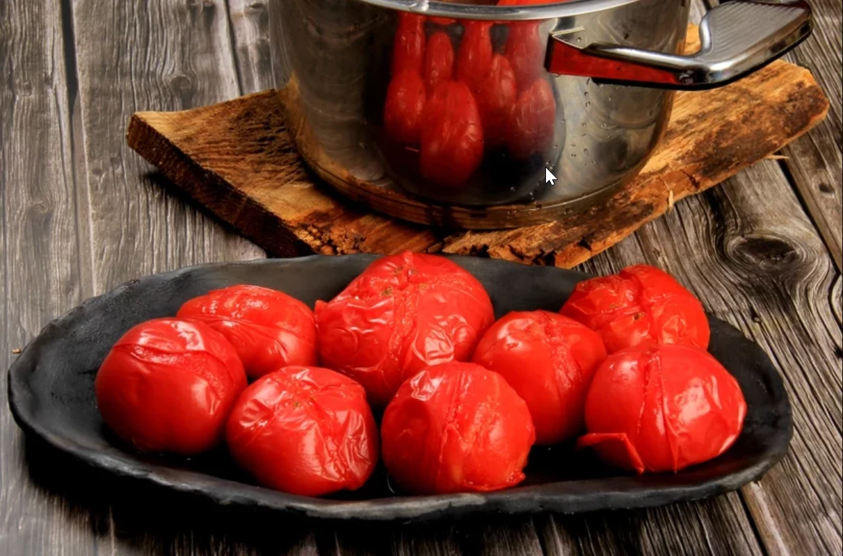 Jak szybko i łatwo obrać pomidory? Jak szybko i łatwo obrać pomidory?