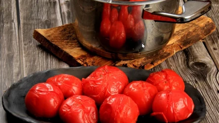 Jak szybko i łatwo obrać pomidory?