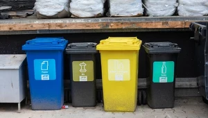 Gdzie wyrzucasz przeterminowane kosmetyki? Większość z nas popełnia błąd