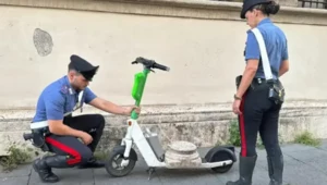 Marmur na hulajnogę i w drogę. Chciał mieć pamiątkę z włoskich wakacji