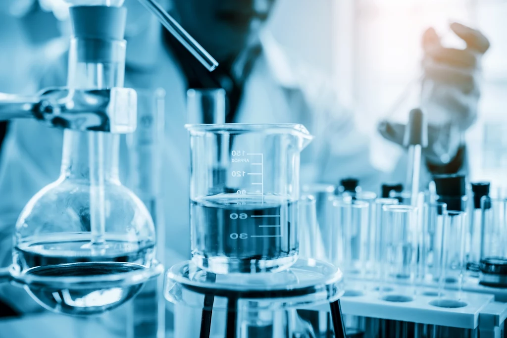 Badania wody solankowej z tężni nie pozostawiło złudzeń - jest w niej mnóstwo bakterii. Najdłużej trwający eksperyment laboratoryjny na świecie wpisano do Księgi Rekordów Guinnessa