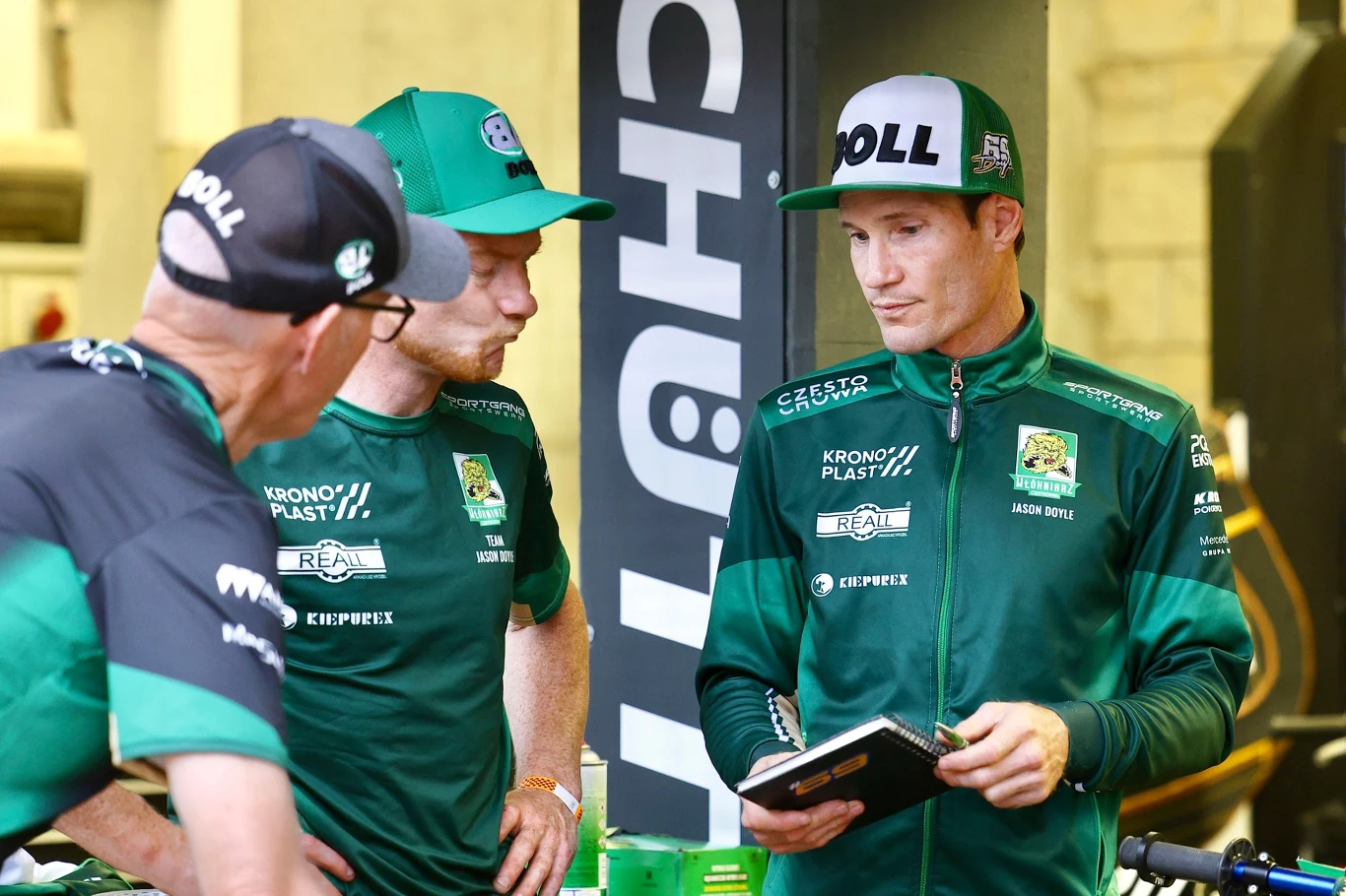 Jason Doyle z mechanikami