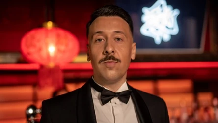 Avi prezentuje teledysk "Blackjack"