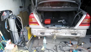 Handlarze nie bawią się już w szpachlę. Co robią z autami po wypadku?
