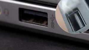 Wkładanie do portów USB nieodpowiednich przedmiotów może zakończyć się prawdziwą tragedią