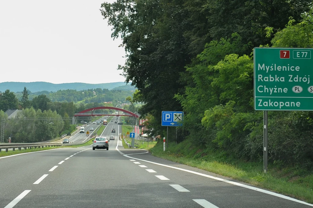 Kierowcy jadący Zakopianką muszą liczyć się z utrudnieniami Kierowcy jadący Zakopianką muszą liczyć się z utrudnieniami