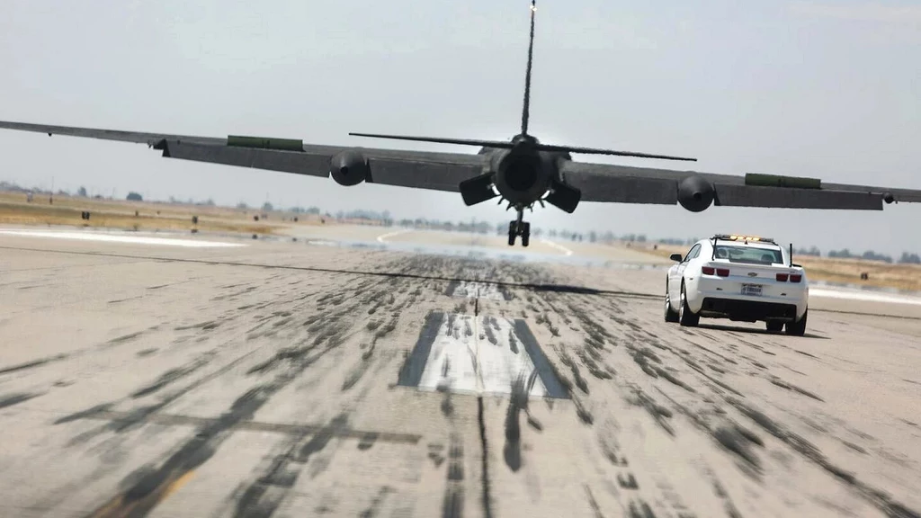Spektakularne lądowanie szpiegowskiego U-2 Dragon Lady Spektakularne lądowanie szpiegowskiego U-2 Dragon Lady