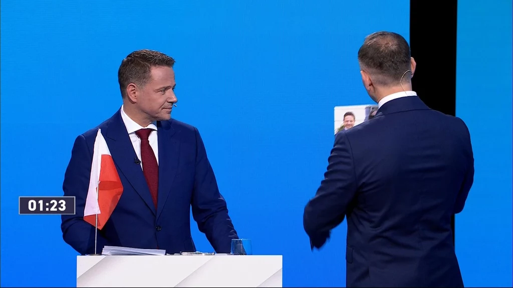 Karol Nawrocki przyniósł na debatę zdjęcie