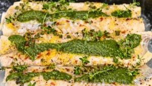 Polędwica z dorsza w nietuzinkowym pesto, czyli parowana innowacja według Ewy Wachowicz