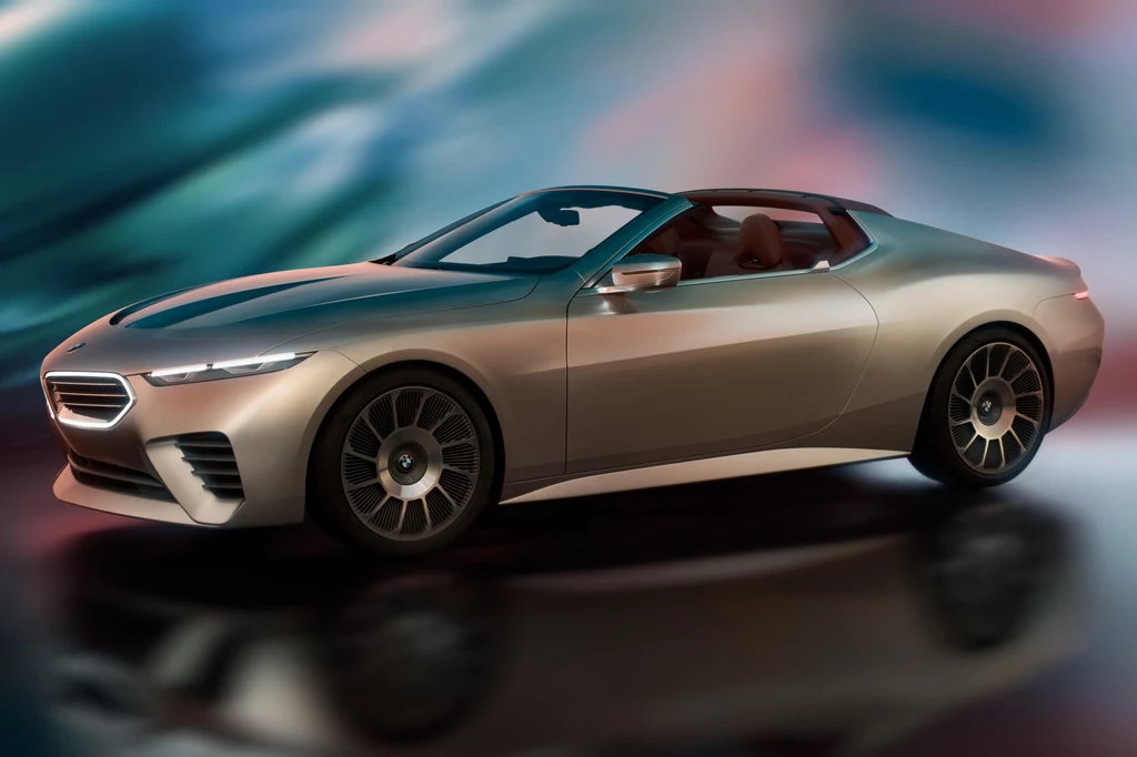 Wszystkie egzemplarze modelu Skytop zostały już sprzedane Srebrny samochód sportowy o futurystycznym designie, z opuszczanym dachem, dużymi felgami oraz aerodynamicznymi liniami, ustawiony na błyszczącej powierzchni z kolorowym, rozmazanym tłem.