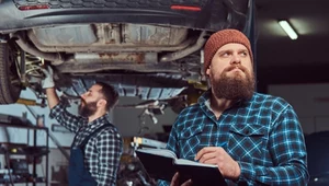 Wymiana oleju co 30 tys. km? Mechanik szczerze o zaleceniu producenta