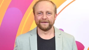 30 lat minęło. Piotr Adamczyk o perłowym jubileuszu, aktorskich przedsięwzięciach i... koszykarskim wyzwaniu 