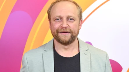 30 lat minęło. Piotr Adamczyk o perłowym jubileuszu, aktorskich przedsięwzięciach i... koszykarskim wyzwaniu 