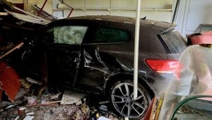 Rozbił ścianę i wjechał do sklepu. Pasażerka trafiła do szpitala