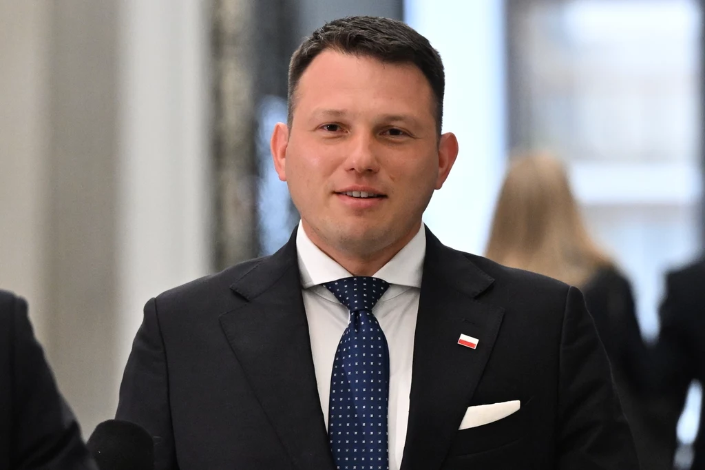 Sławomir Mentzen pokazał wyniki ankiety Sławomir Mentzen pokazał wyniki ankiety