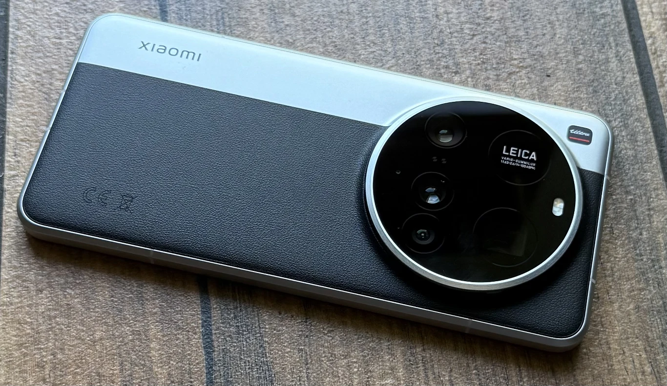 Smartfon Xiaomi 15 Ultra. Smartfon Xiaomi 15 Ultra.