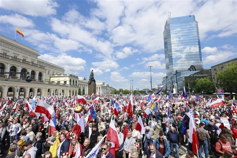 Marsz poparcia dla Rafała Trzaskowskiego w Warszawie Marsz poparcia dla Rafała Trzaskowskiego w Warszawie