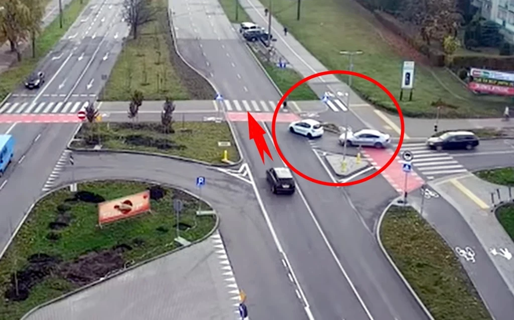 Kierowca jadący lewym pasem ułatwia innym włączenie się do ruchu, ale jednocześnie naraża się na mandat Kierowca jadący lewym pasem ułatwia innym włączenie się do ruchu, ale jednocześnie naraża się na mandat
