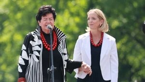 Joanna Senyszyn przekazała Małgorzacie Trzaskowskiej czerwone korale