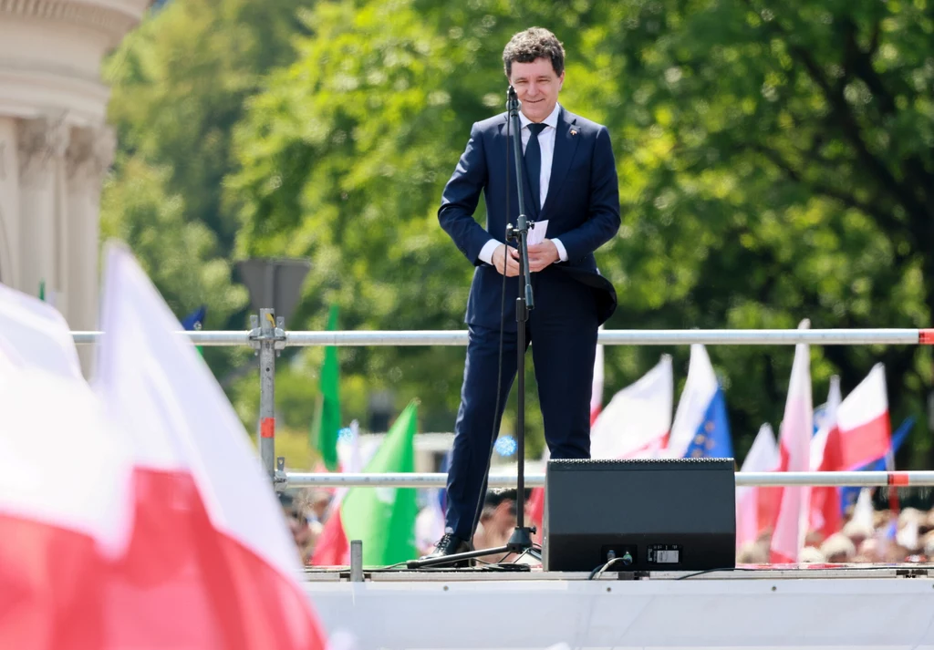 Nicusor Dan na marszu w Warszawie. Prezydent elekt Rumunii poparł Trzaskowskiego Nicusor Dan na marszu w Warszawie. Prezydent elekt Rumunii poparł Trzaskowskiego