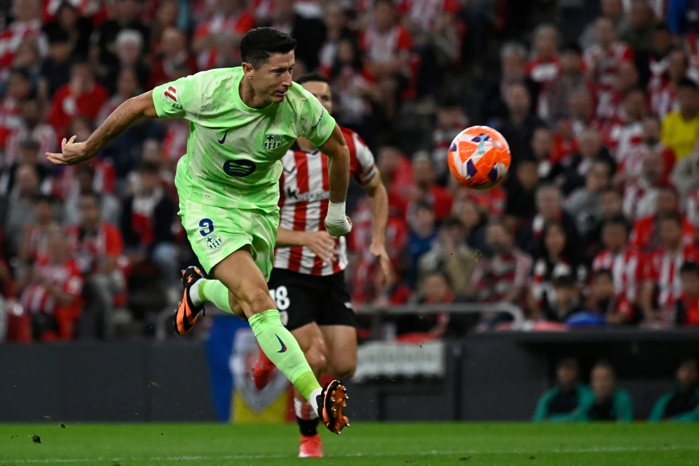 To jest ten moment. Robert Lewandowski zdobywa bramkę nr 100 w barwach Barcelony To jest ten moment. Robert Lewandowski zdobywa bramkę nr 100 w barwach Barcelony