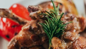 Pieczona gęś to smaczna i zdrowa propozycja na obiad