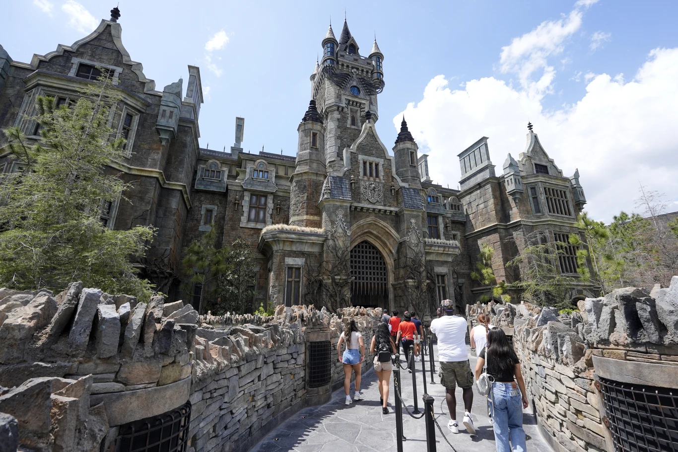 Park rozrywki Universal Epic Universe w Orlando na Florydzie zaprasza wszystkich fanów Harry'ego Pottera do świata magii i tajemnic. 